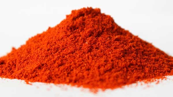 కరుప్పు స్వామి అర్చకుడికి కారంనీళ్ళ అభిషేకం .. 75 కిలోల కారప్పొడితో అభిషేకం చేసిన ఆలయ సిబ్బంది