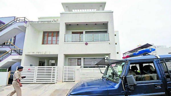 జ్యోతిష్యుడి ఫ్యామిలి