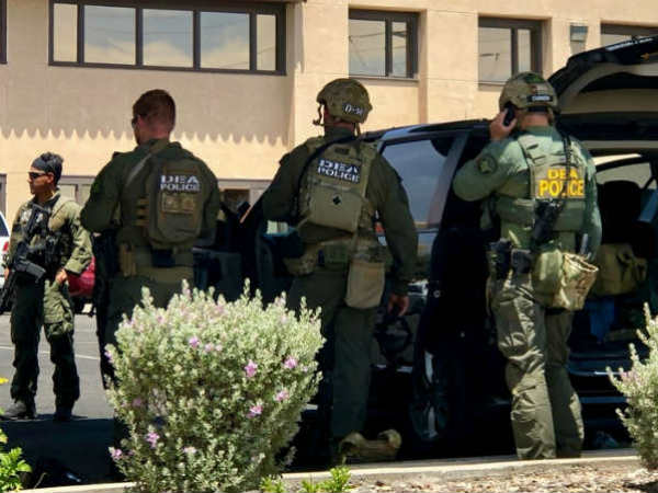 దద్దరిల్లిన వాల్ మార్ట్ స్టోర్