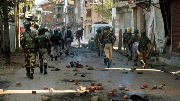  భద్రతాధికారులతో అమిత్‌షా సమీక్ష..!పరిస్తితి అదుపులో ఉందన్న అదికారులు..!!