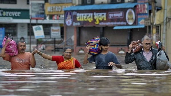 కర్నాటకలో ఉదృతంగా ప్రవహిస్తున్న నదులు