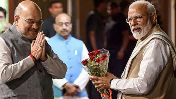 లాల్ చౌక్ లో నాడు మోదీ..నేడు అమిత్ షా లాల్ చౌక్ లో నాడు మోదీ..నేడు అమిత్ షా