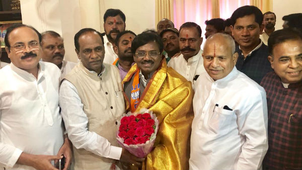 జంప్‌లే జంపులు. అటు ఇటుగా కారు, హస్తం..!