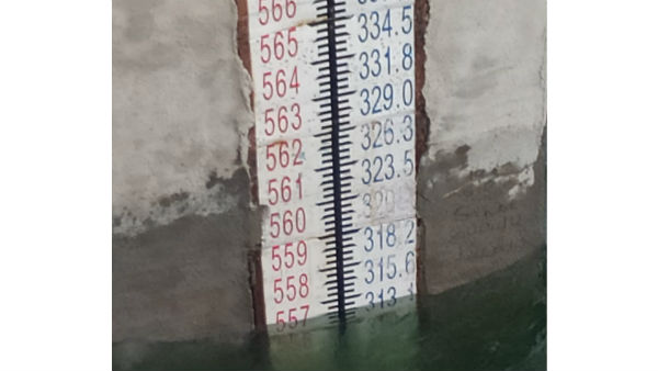 శ్రీశైలానికి కొనసాగుతున్న వరద నీటి ప్రవాహం.. శ్రీశైలానికి కొనసాగుతున్న వరద నీటి ప్రవాహం..