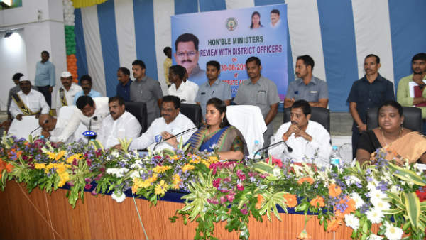 CM Jagans Photo missing on the banner...YCP cadre expresses anger over the incident CM Jagans Photo missing on the banner...YCP cadre expresses anger over the incident