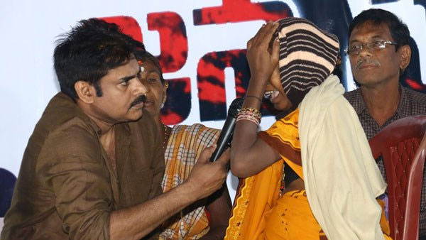 ఉద్దానం కిడ్నీ బాధితుల పక్షాన పవన్.. ఉద్దానం కిడ్నీ బాధితుల పక్షాన పవన్..