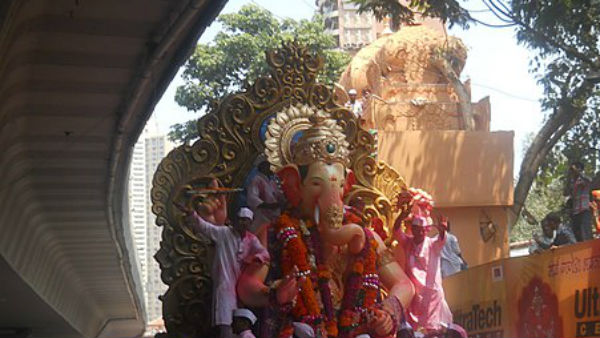 మట్టి విగ్రహం ప్రతిష్టించండి..! పర్యావరణాన్ని కాపాడాలంటున్న ట్రబుల్ షూటర్..!! 