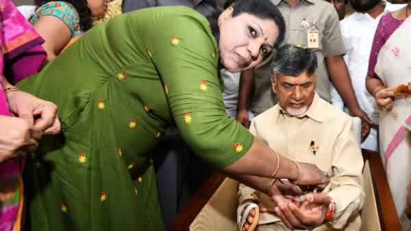 లెఫ్టిస్ట్ అనిపించుకున్న చంద్రబాబు.. లెఫ్టిస్ట్ అనిపించుకున్న చంద్రబాబు..