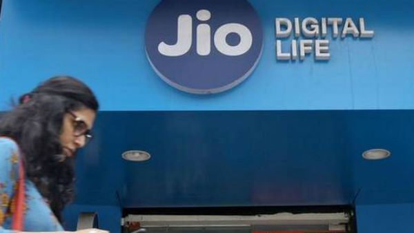 విడుదలైన రోజే గిగా ఫైబర్‌లో కొత్త సినిమా