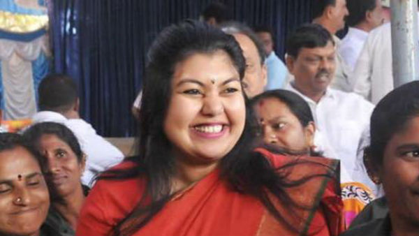 జయనగర్ లో సౌమ్యా రెడ్డి జయనగర్ లో సౌమ్యా రెడ్డి