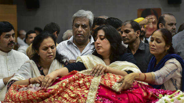 కూతురితో అంత్యక్రియలు కూతురితో అంత్యక్రియలు