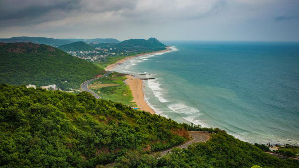 విశాఖను ఆర్థిక రాజధానిని చేయాలన్న డిమాండ్ .. వైజాగ్ పేరు ప్రస్తావించటానికి కారణాలివే విశాఖను ఆర్థిక రాజధానిని చేయాలన్న డిమాండ్ .. వైజాగ్ పేరు ప్రస్తావించటానికి కారణాలివే