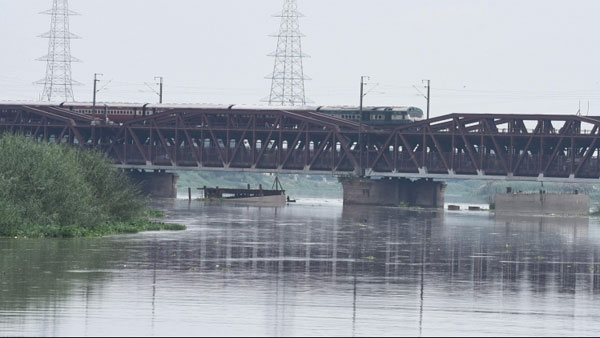 పునరావాస శిబిరాల్లో లక్షలాది మంది పునరావాస శిబిరాల్లో లక్షలాది మంది