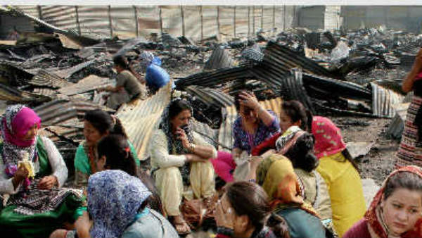 జీతం అడిగితే.. జైలుపాలు చేస్తామంటున్నారు.. జీతం అడిగితే.. జైలుపాలు చేస్తామంటున్నారు..