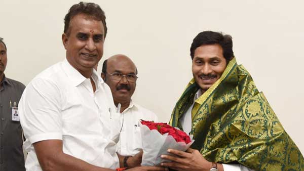 On Request of Tamilanadu Ministers Cm Jagan respond positively ordered supply drinking water for Chennai