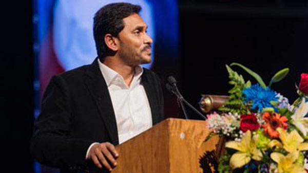 వేద పండితుల ఆశీర్వాదం కనిపించలేదా? 