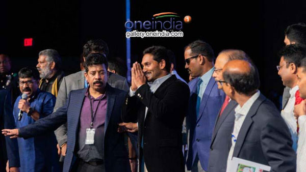 బూట్లు వేసుకుని చంద్రబాబు పూజలు చేసినప్పుడు విమర్శించలేదే?