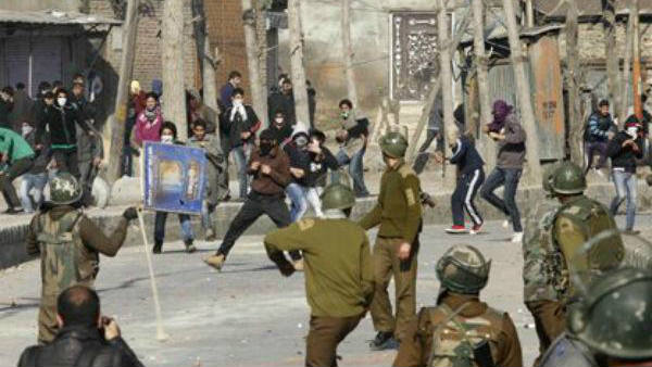 కశ్మీర్‌ లో మారణహోమం జరుగుతోంది...