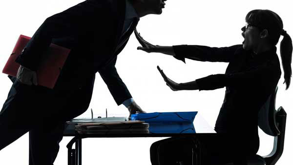 చంపుతామంటూ బెదిరింపులు చంపుతామంటూ బెదిరింపులు