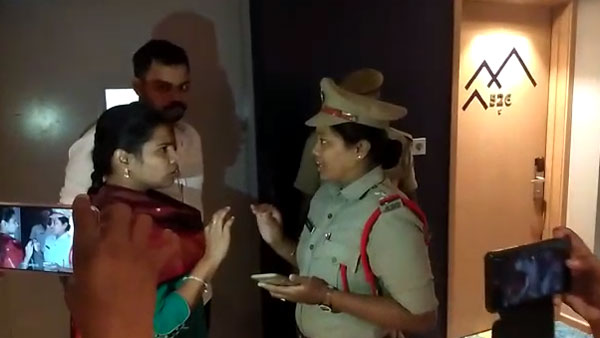 Ex minister Bhuma Akhila priya house arrest in vijayawada along with her brother Ex minister Bhuma Akhila priya house arrest in vijayawada along with her brother