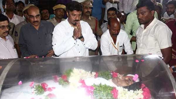 కోడెల అంతిమయాత్రలో బాలయ్య