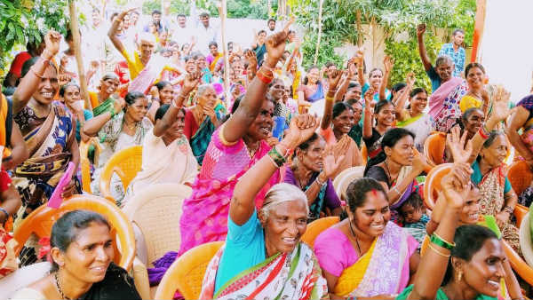 ఎన్నికల కోడ్ ముగిశాక చీరల పంపిణీ చేస్తామన్న అధికారులు 