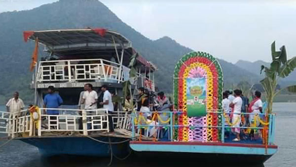 బోటు ఆవిష్కరించింది చంద్రబాబు.. బోటు ఆవిష్కరించింది చంద్రబాబు..