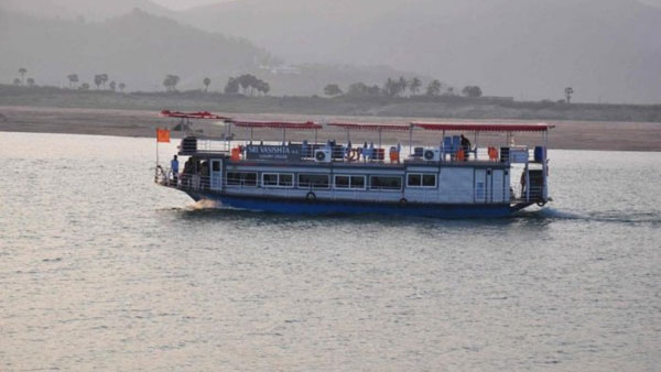 బోటింగ్ కు అనుమతి ఎవరిచ్చారు?