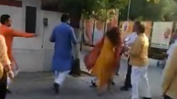 Delhi BJP leader Azad Singh slaps wife in Party office. Delhi BJP leader Azad Singh slaps wife in Party office.