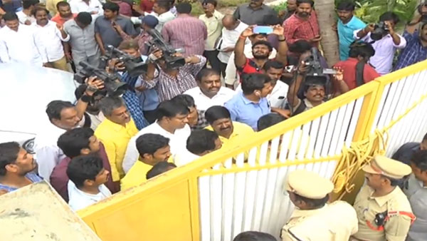 Hi tense created atEx CM Chandra babu House. Babu started for Atmakuru and police did not allow him Hi tense created atEx CM Chandra babu House. Babu started for Atmakuru and police did not allow him