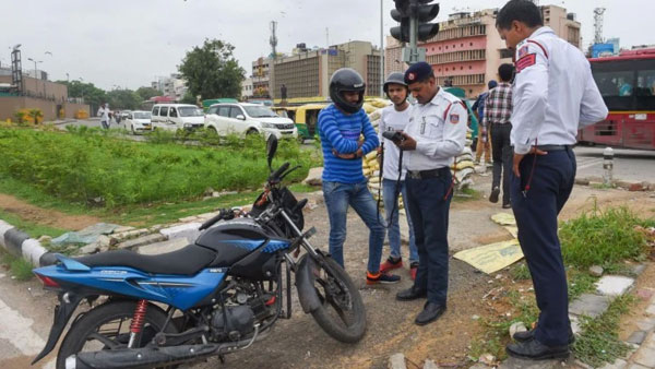  చలానాకు భయపడి