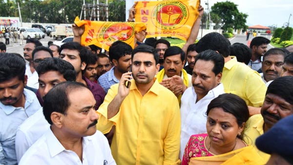 TDP Chief Chandra babu house arrest in Undavalli..started 12 hours hunger strike