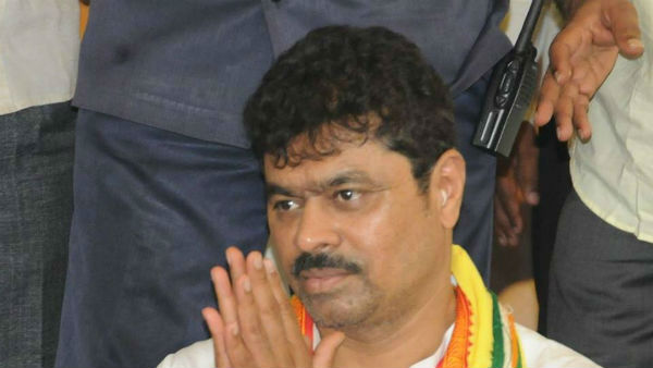 ఎన్నికల ముందు పనుల అప్పగింత..