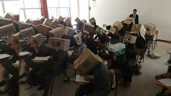 తల్లిదండ్రుల ఆగ్రహం.. తల్లిదండ్రుల ఆగ్రహం..