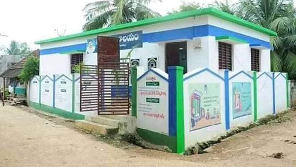 వైసీపీ జెండా రంగులపై నిరసన