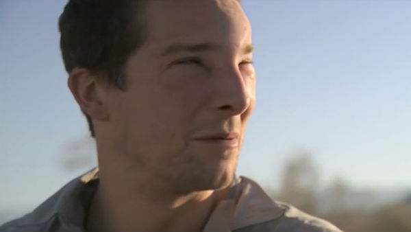 రియాలటీ షో చేస్తుండగా తేనెటీగలు దాడి రియాలటీ షో చేస్తుండగా తేనెటీగలు దాడి