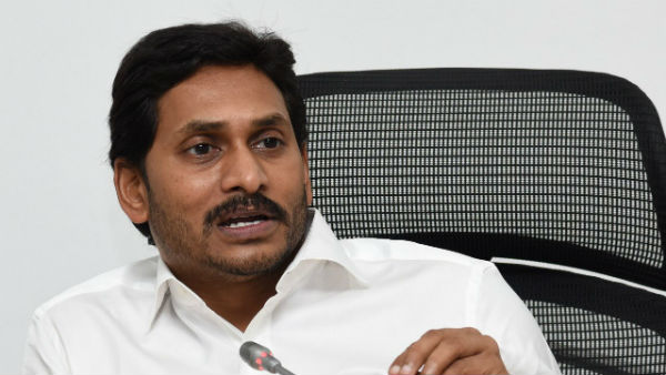 తెలంగాణ ప్రభుత్వంలో ఏపీ వాసులకు స్థానం లేదు.. కానీ ఏపీలో ప్రత్యేకమైన స్థానం తెలంగాణ ప్రభుత్వంలో ఏపీ వాసులకు స్థానం లేదు.. కానీ ఏపీలో ప్రత్యేకమైన స్థానం