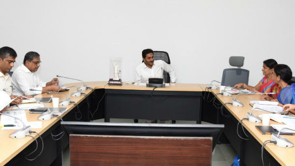 పాఠశాలల్లో చేరని విద్యార్థులను..