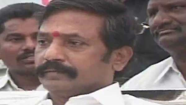 కేసీఆర్‌ను కొడుతున్నారా?