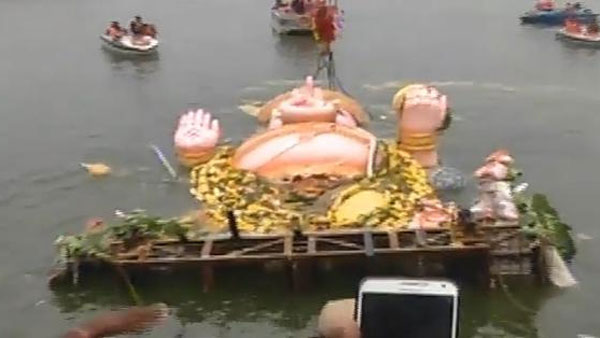 క్రేన్ ప్రత్యేకతలు మరెన్నో.. 400 టన్నుల సామర్థ్యం