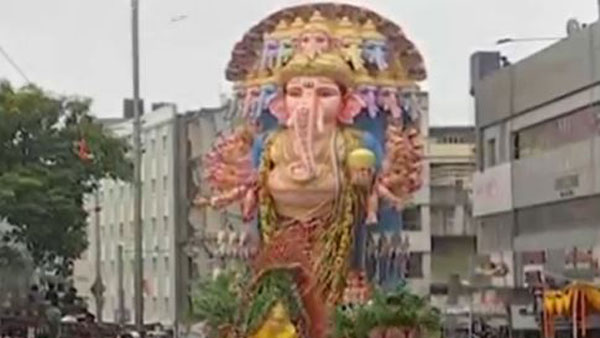 కొనసాగుతున్న శోభాయాత్ర