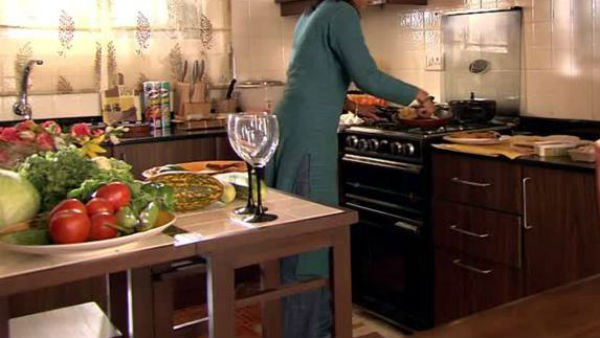 guest in kitchen room ...