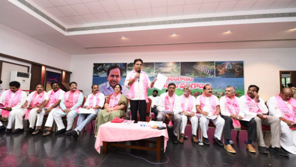 అసంతృప్త నేతలకు కేటీఆర్ బుజ్జగింపుల మంత్రం అసంతృప్త నేతలకు కేటీఆర్ బుజ్జగింపుల మంత్రం