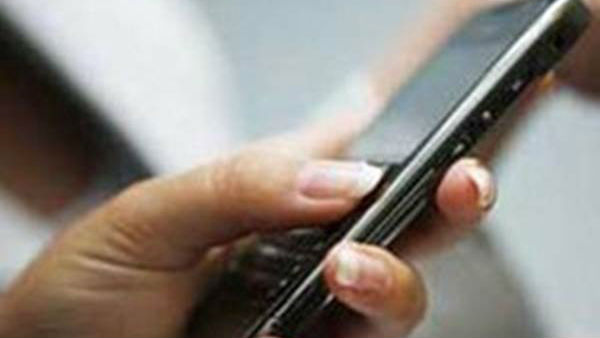 నిర్విరామంగా ఫోన్ కాల్స్ నిర్విరామంగా ఫోన్ కాల్స్