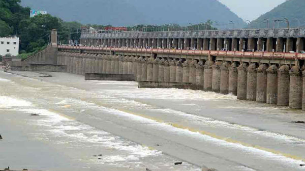 ప్రకాశం బ్యారేజ్ వద్ద భారీగా వరద నీరు.. గణేష్ నిమజ్జన ఏర్పాట్లకు సురక్షితం కాదన్న అధికారులు ప్రకాశం బ్యారేజ్ వద్ద భారీగా వరద నీరు.. గణేష్ నిమజ్జన ఏర్పాట్లకు సురక్షితం కాదన్న అధికారులు