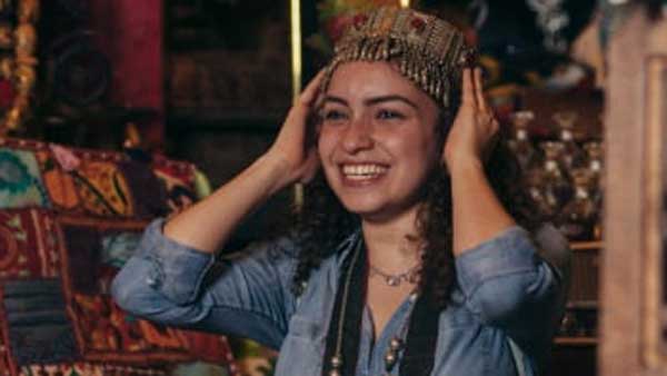 బహిరంగ ముద్దులకు నో..