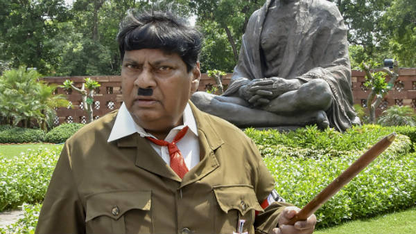 హిట్లర్‌గా శివప్రసాద్..