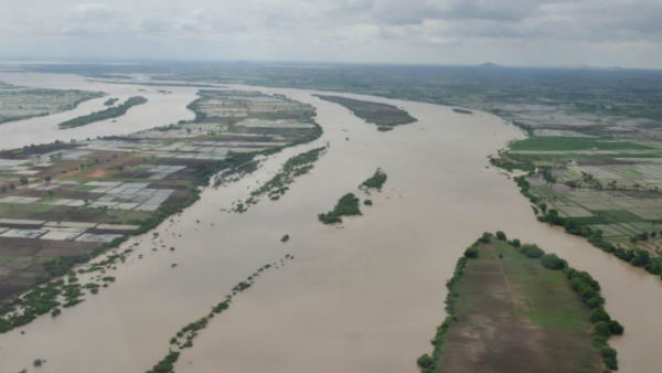 మరో వంక గోదావరి.. 