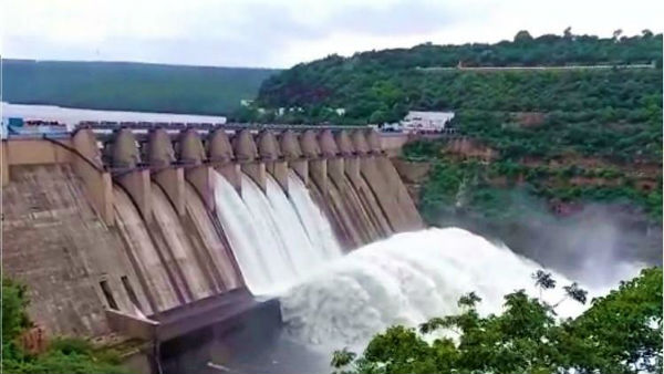 మహారాష్ట్ర, కర్ణాటక, సీమల్లో భారీ వర్షాల ఎఫెక్ట్ మహారాష్ట్ర, కర్ణాటక, సీమల్లో భారీ వర్షాల ఎఫెక్ట్