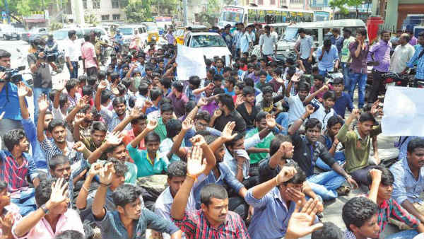 నోటిఫికేషన్లో పేర్కొన్న విద్యార్హత ఆర్ట్స్ లో డిగ్రీ 